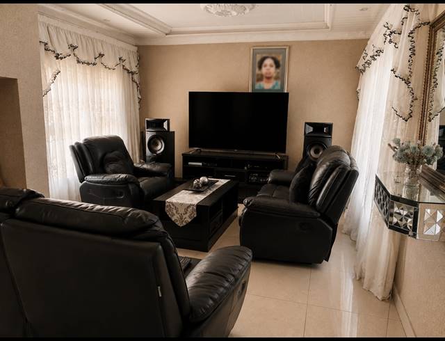 3 BEDROOM FREESTANDING FOR SALE IN VANDERBIJLPARK CE 2
